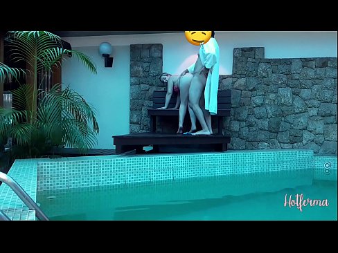 ❤️ Bòs envite sèvant nan pisin lan, men li pa t 'kapab reziste yon cho Videyo fout nan ht.tubesexer-com.ru ❌️❤